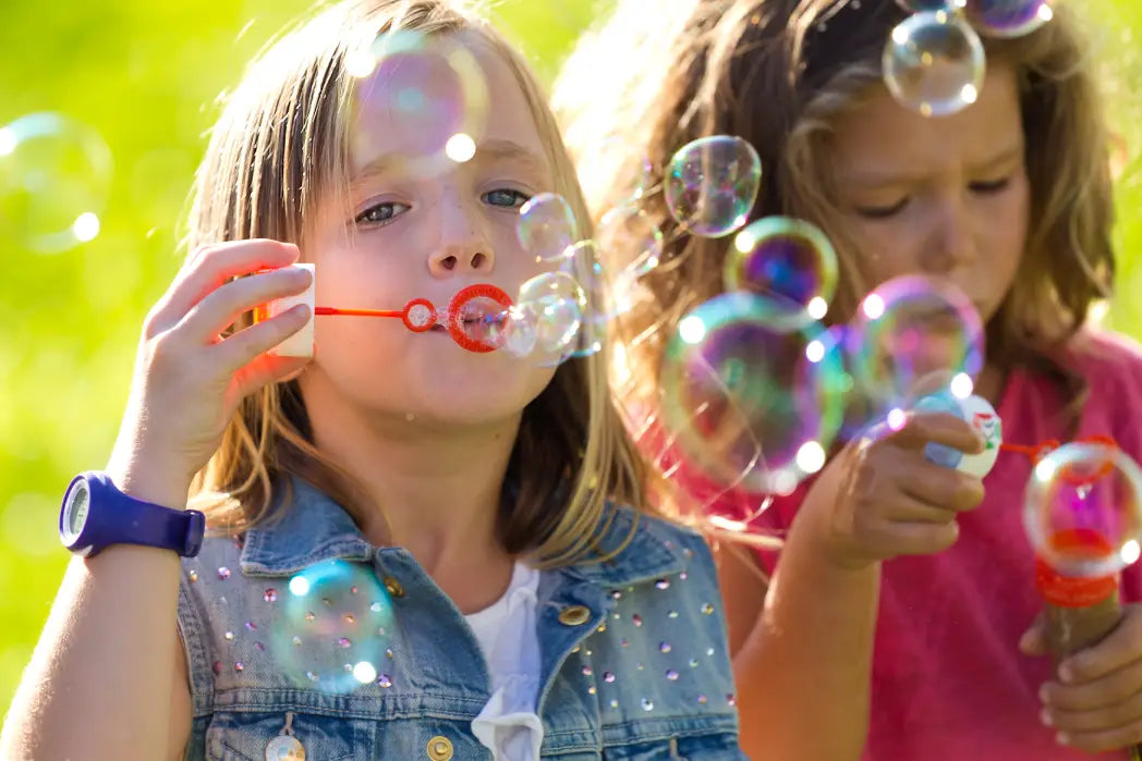 How to Make Bubbles at Home: Easy DIY Bubble Solution Recipes